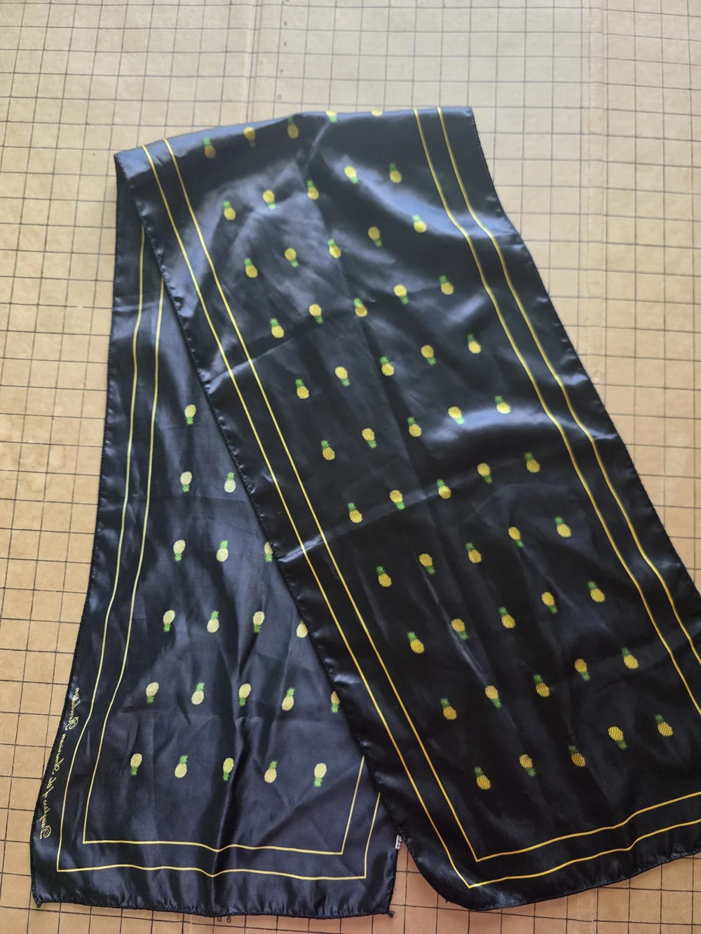 VTG DAR Daughters of the American Revolution Pineapple Scarf Wrap Black Gold